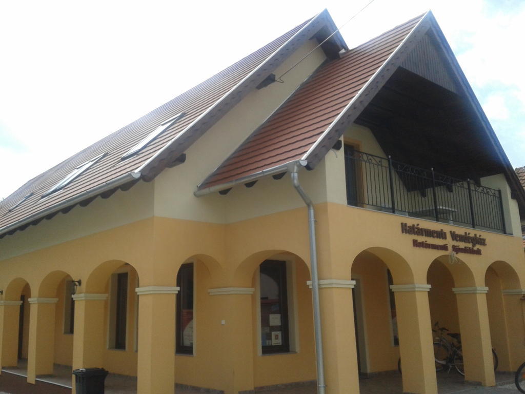 Hatarmenti Vendeghaz Zsira Exterior photo