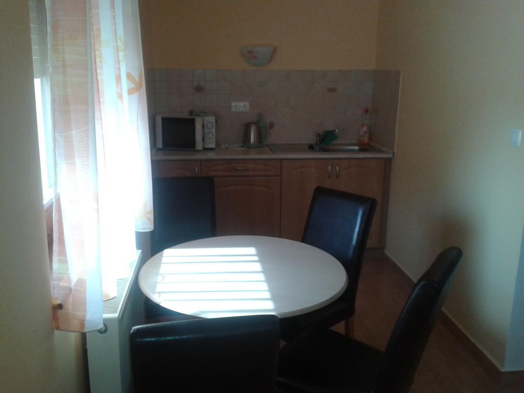 Hatarmenti Vendeghaz Zsira Room photo